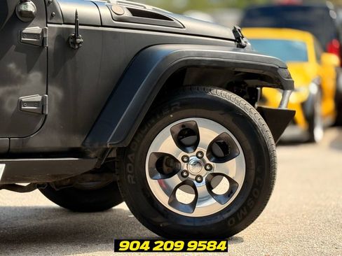 Used 2017 Jeep Wrangler Unlimited Sahara w/ Dual Top Group AWD/4WD image 6
