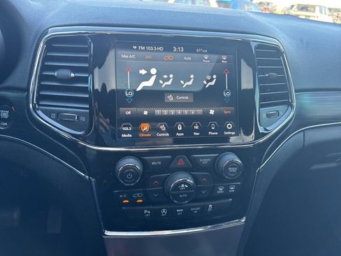 Used 2022 Jeep Grand Cherokee Limited image 16