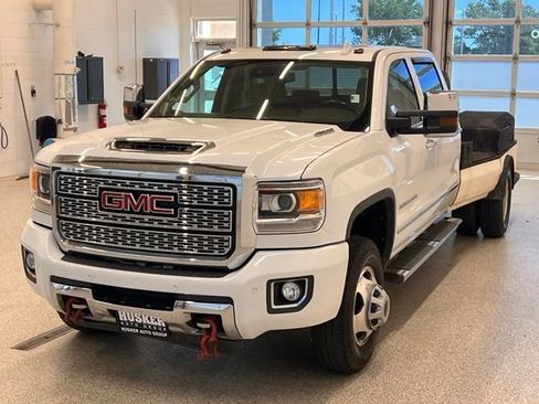 Used 2019 GMC Sierra 3500 Denali w/ Duramax Plus Package AWD/4WD image 4