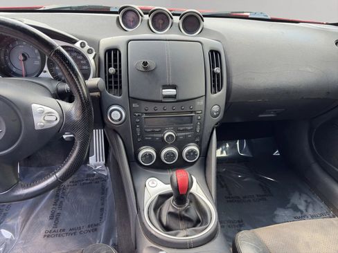 Used 2009 Nissan 370Z Touring RWD image 12