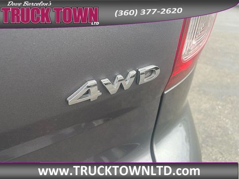 Used 2014 Ford Explorer XLT w/ Equipment Group 202A AWD/4WD image 41