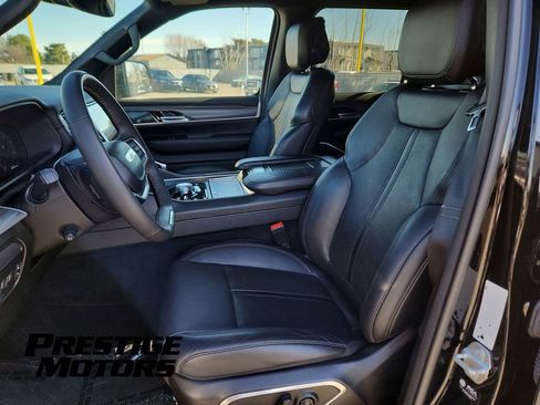 Used 2024 Jeep Wagoneer L Series II w/ Flexible Seating Group image 18