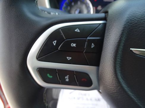 Used 2024 Chrysler Pacifica Touring-L FWD image 15