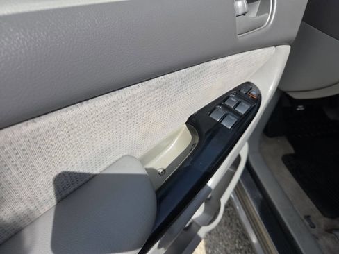 Used 2005 Toyota Sienna LE FWD image 10