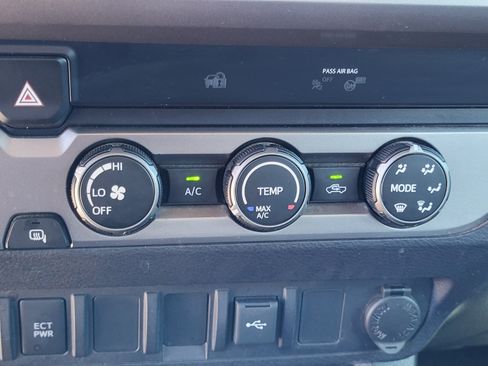 Used 2020 Toyota Tacoma SR5 w/ SR5 Appearance Package (SM) image 22