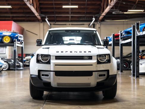 Used 2020 Land Rover Defender 110 image 4