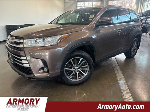 Used 2019 Toyota Highlander XLE image 1