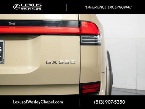 Used 2025 Lexus GX 550 image 8