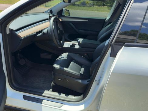 Used 2023 Tesla Model Y Long Range AWD/4WD image 5