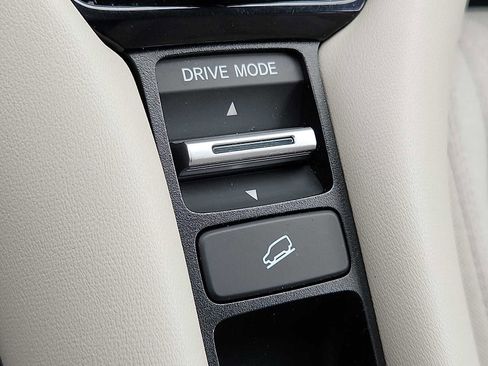 Certified 2023 Honda HR-V LX image 24