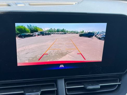 Used 2025 Chevrolet Trax LT FWD image 24