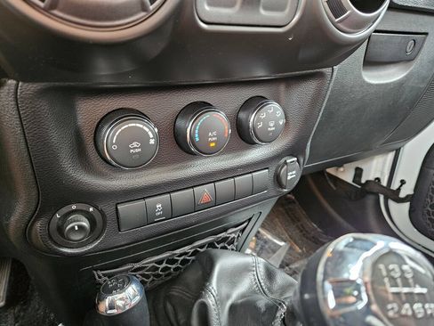 Used 2015 Jeep Wrangler Sport AWD/4WD image 23