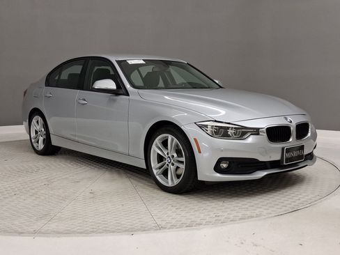 Used 2018 BMW 320i Sedan RWD image 5