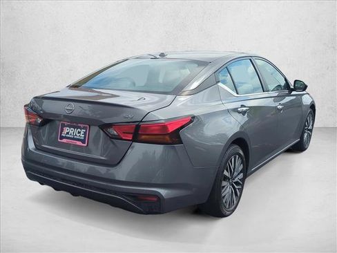 Used 2024 Nissan Altima 2.5 SV FWD image 5