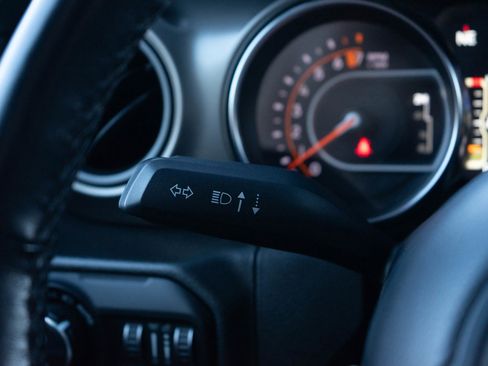 Used 2021 Jeep Gladiator Sport image 23