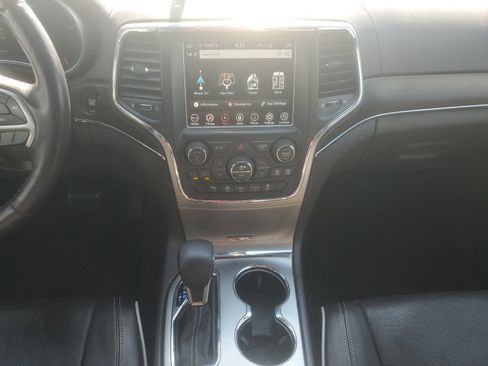 Used 2018 Jeep Grand Cherokee Overland AWD/4WD image 10
