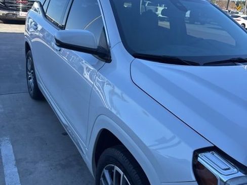 Used 2022 GMC Terrain Denali image 2