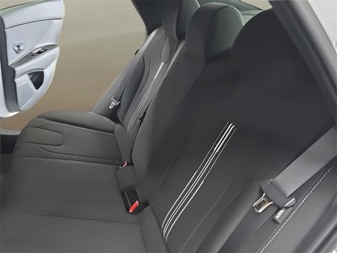 Used 2025 Hyundai Elantra Sport image 15