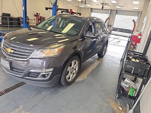 Used 2017 Chevrolet Traverse LT w/ Style and Technology Package AWD/4WD image 2