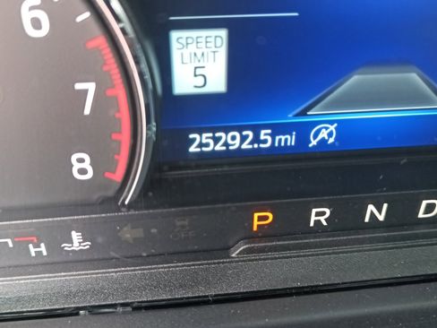 Used 2023 Ford Explorer Limited image 2