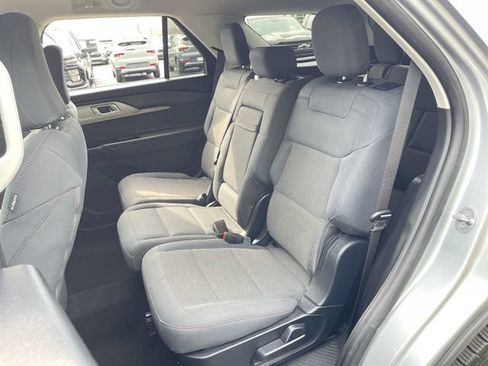 Used 2025 Ford Explorer Active AWD/4WD image 24