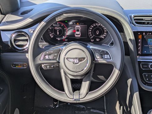 Certified 2025 Bentley Bentayga AWD/4WD image 15