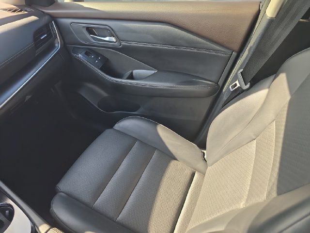 Certified 2023 Nissan Rogue SV w/ SV Premium B Package FWD image 15
