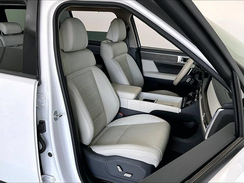 Used 2025 Hyundai Santa Fe Limited AWD/4WD image 9
