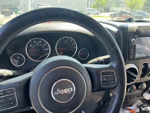 Used 2012 Jeep Wrangler Unlimited Sahara w/ Connectivity Group AWD/4WD image 4