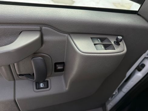 Used 2023 GMC Savana 2500 image 10