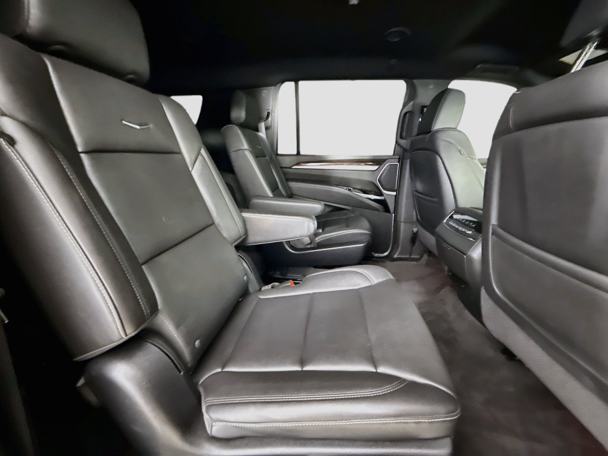 Used 2025 Cadillac Escalade ESV Luxury RWD image 30