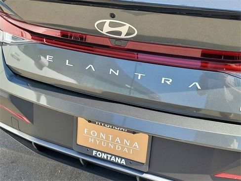 New 2025 Hyundai Elantra SEL image 19