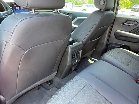 Used 2025 Chevrolet Colorado Z71 AWD/4WD image 8