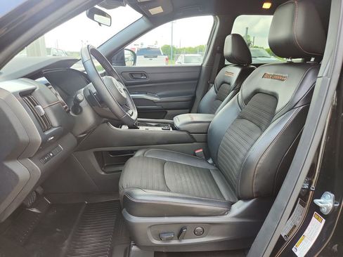 Used 2023 Nissan Pathfinder Rock Creek AWD/4WD image 3
