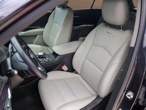 Used 2022 Cadillac XT4 Luxury FWD image 7
