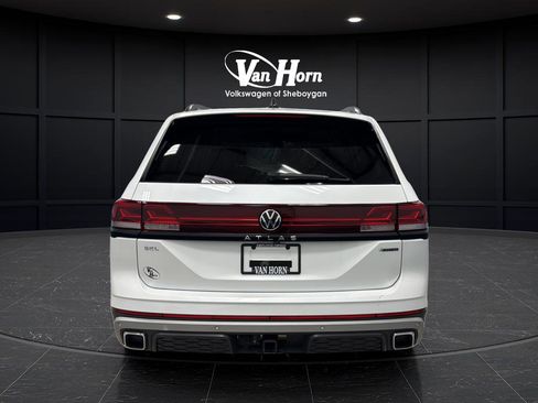 Used 2024 Volkswagen Atlas Peak Edition SEL image 6