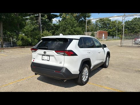 Used 2022 Toyota RAV4 LE image 5