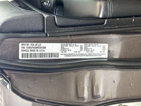 Used 2021 Jeep Grand Cherokee Laredo AWD/4WD image 31