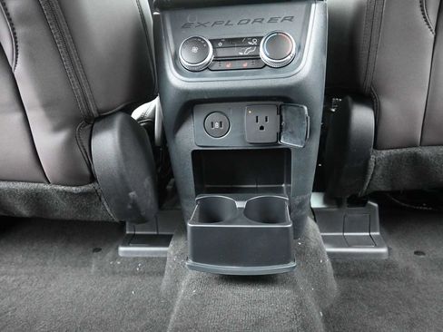 New 2026 Ford Explorer Platinum image 14