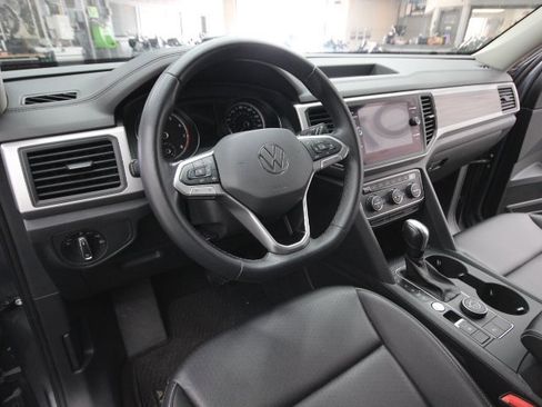 Used 2021 Volkswagen Atlas SE w/ Towing Package image 16