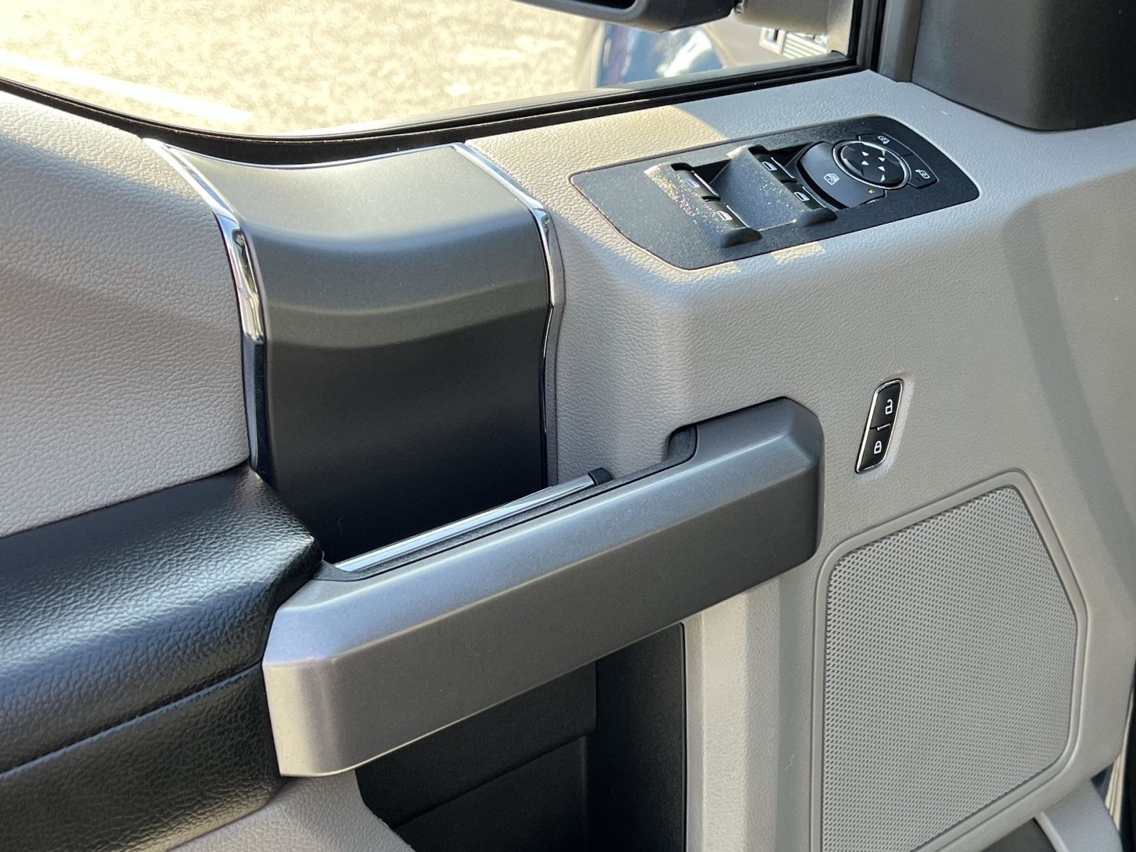 Used 2019 Ford F150 XLT w/ Equipment Group 302A Luxury AWD/4WD image 15