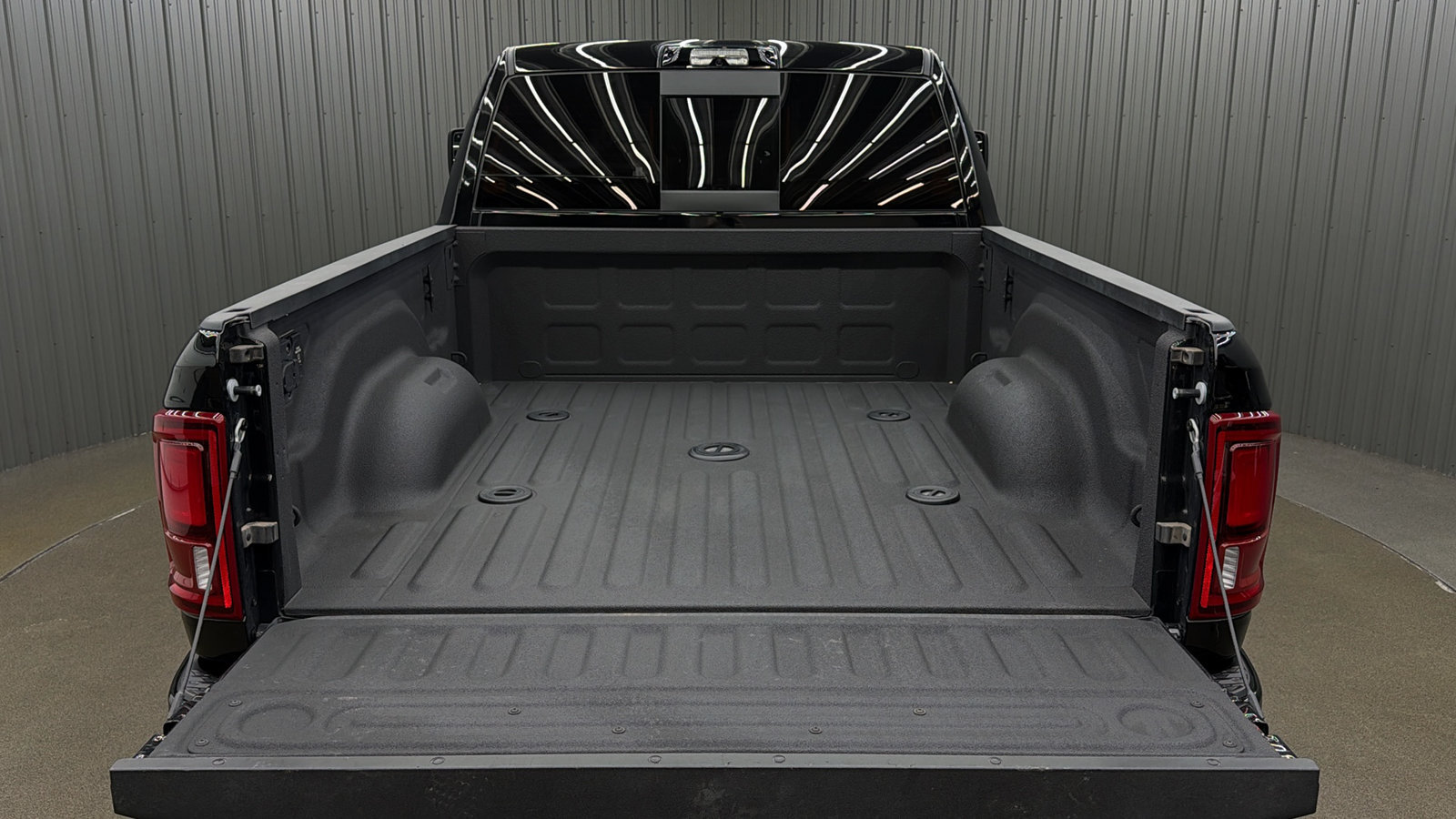 Used 2025 RAM 2500 Laramie w/ Night Edition AWD/4WD image 17
