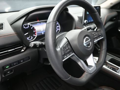 Used 2023 Nissan Sentra SR w/ SR Premium Package FWD image 12