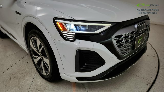 Used 2024 Audi Q8 e-tron Premium Plus w/ Premium Plus Package AWD/4WD image 21