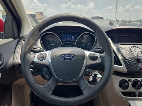 Used 2014 Ford Focus SE FWD image 16