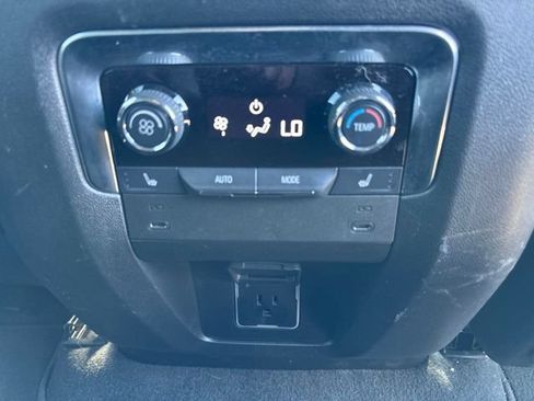 Used 2025 Chevrolet Suburban Premier AWD/4WD image 33