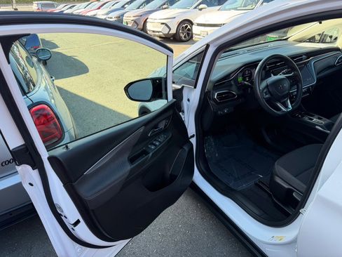 Used 2022 Chevrolet Bolt LT image 9