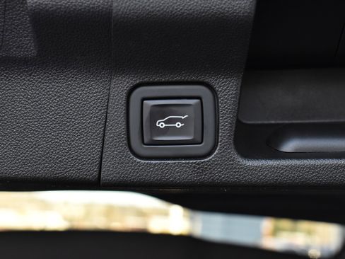 Used 2023 GMC Acadia SLT image 11