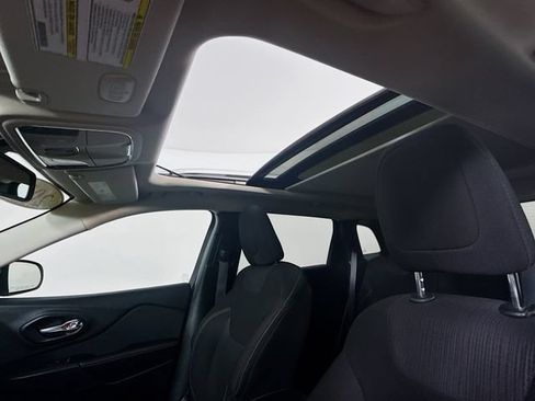 Used 2016 Jeep Cherokee Latitude w/ Comfort/Convenience Group FWD image 20