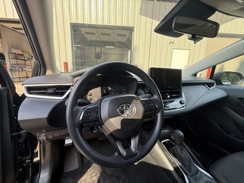 Used 2025 Toyota Corolla LE FWD image 7